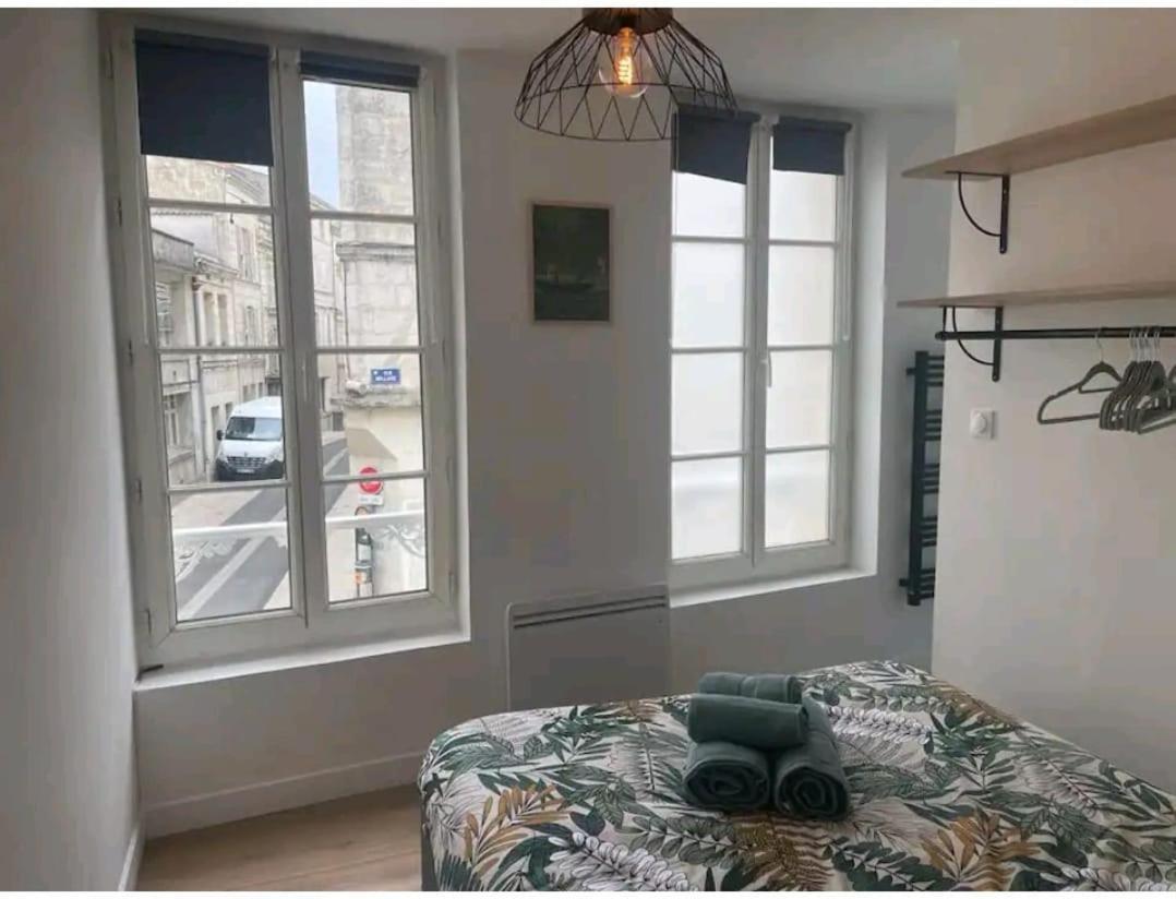 Le Petit Poitevin -Hyper Centre - Wi-Fi- Netflix Gratuit Apartment นีออร์ ภายนอก รูปภาพ